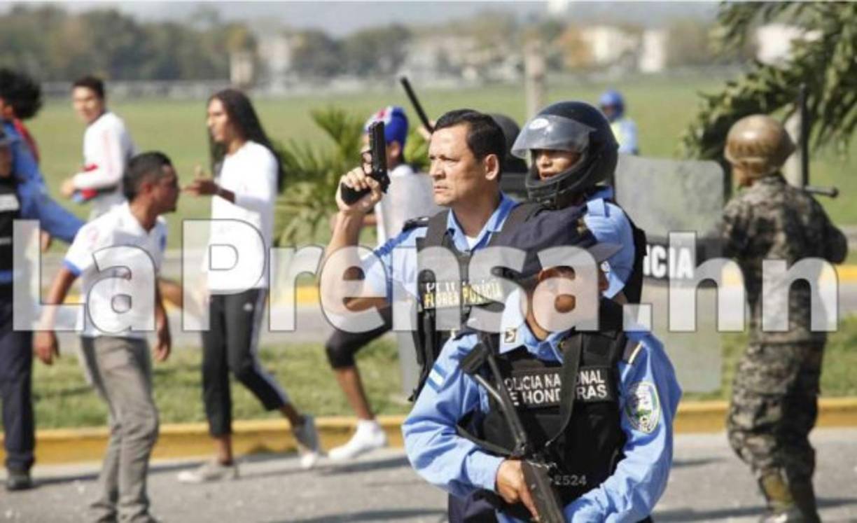 Hubo un intercambio de pedradas y disparos entre sí.