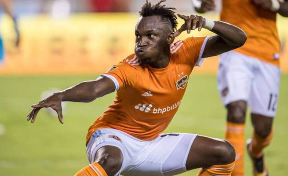 Alberth Elis: Según periódico portugués A Bola, el Boavista de la primera división de Portugal insiste en poder fichar al delantero hondureño Alberth Elis. Cabe señalar que el cuadro luso tiene en sus filas al catracho Jorge Benguché.