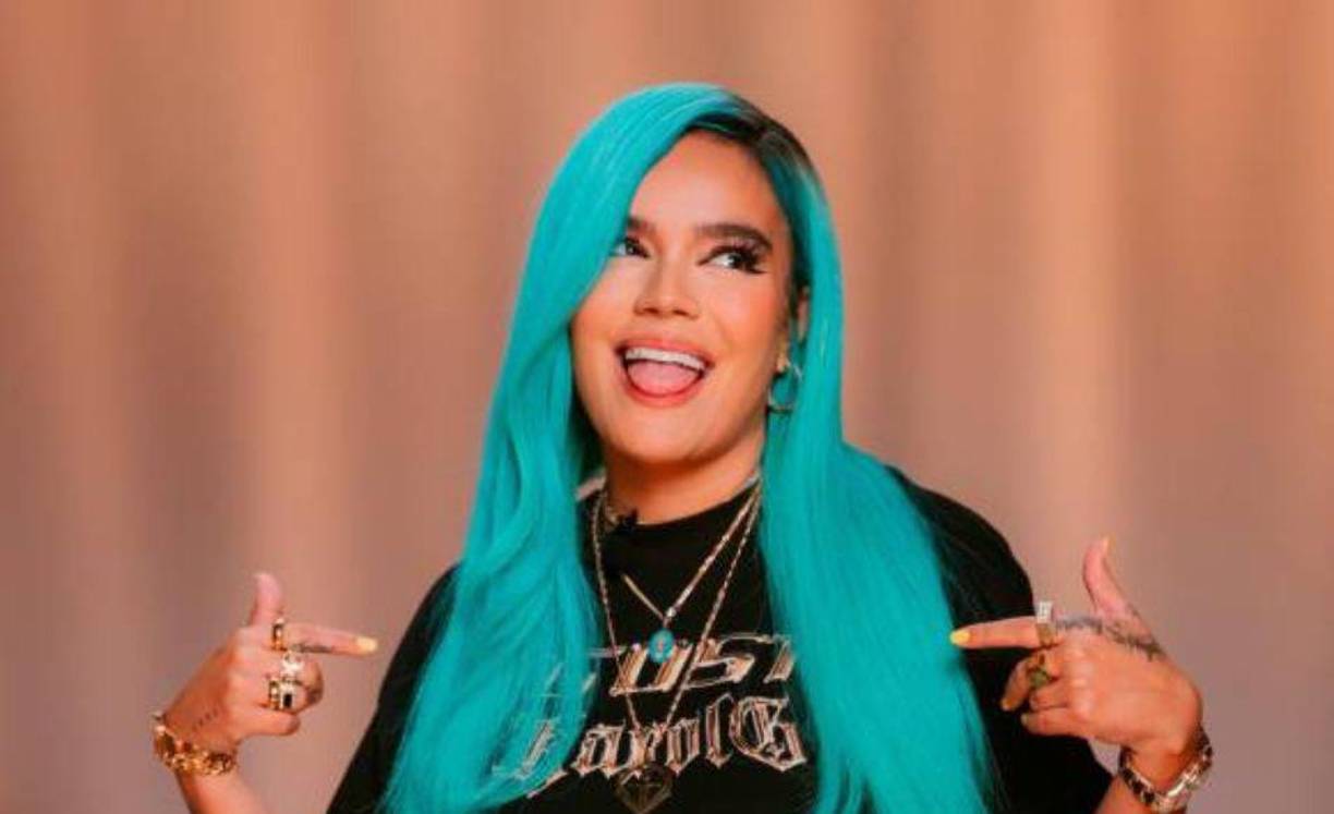 La cantante anunció que ya no utilizará más su cabello azul.
