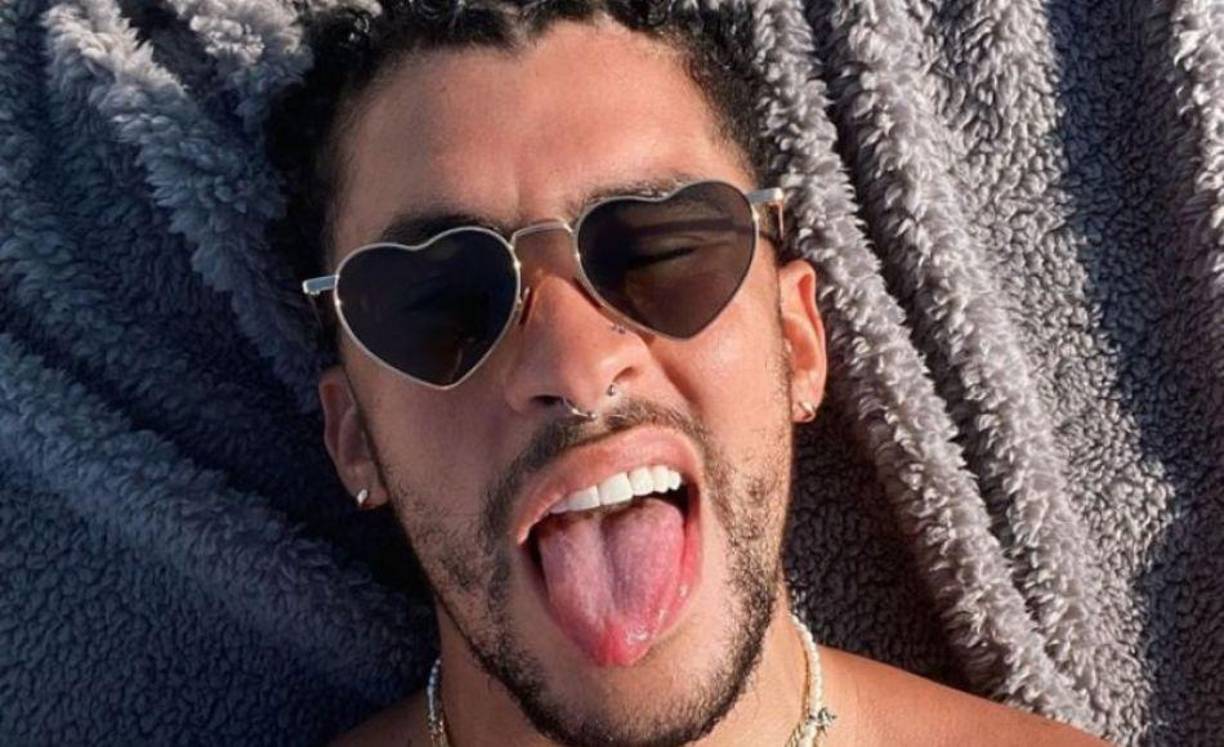 “Estoy aprovechando este momento de mi vida en el que puedo hacer lo que quiera y usar lo que quiera, así puedo vivir la vida de manera más auténtica”, añadió el compositor de 28 años.