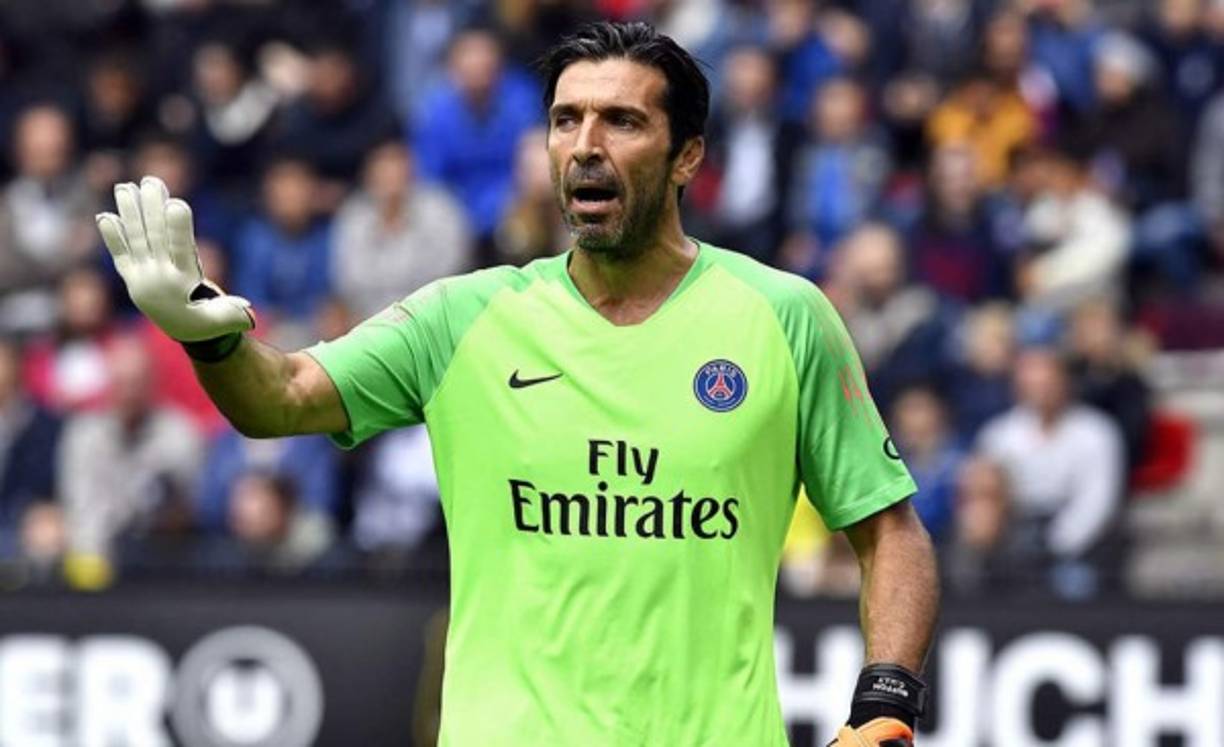 Según Sky Sports Italia, Gianluigi Buffon, pretendido entre otros por el Porto, también habría recibido una oferta del Atalanta. Sin embargo, la misma información apunta que el portero la rechazaría, ya que no quiere volver a jugar en el fútbol italiano.
