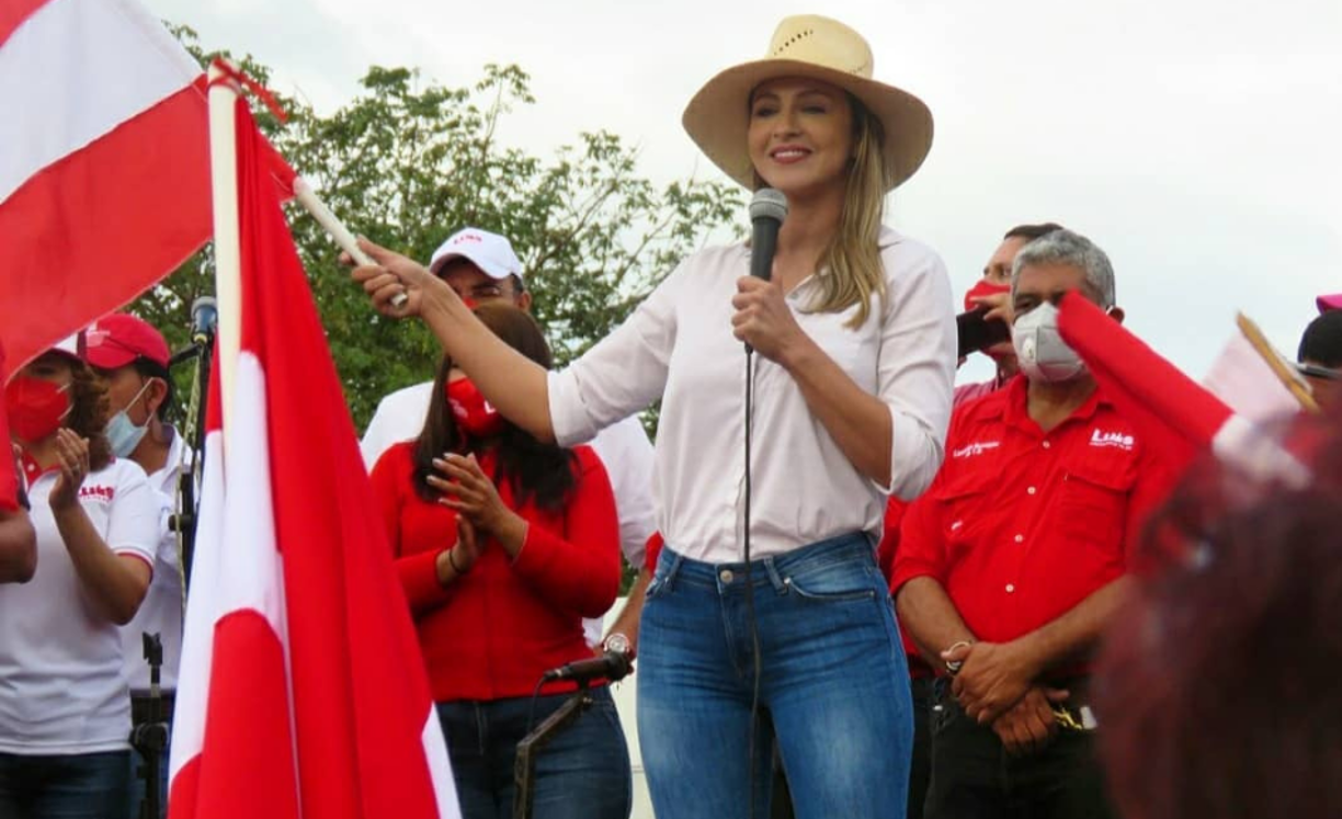 También es candidata a diputada por el Partido Liberal de Honduras (PL). 