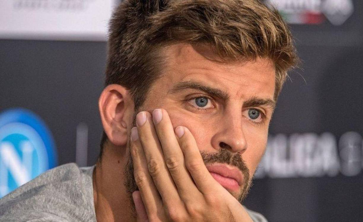 Recientemente, se conoció que la misteriosa mujer y el deportista se conocieron hace varios meses en una fiesta de la empresa del defensa del Barcelona, Kosmos, y desde entonces comenzaron a salir sin importar que él aún estaba con Shakira.