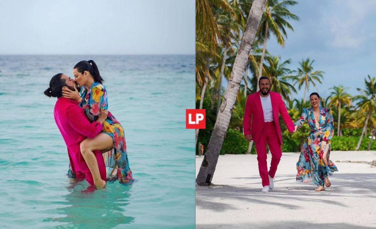 En las fotos se puede observar a Maite Perroni luciendo un vestido floreado y a su esposo Andrés portando un traje en color rosa.