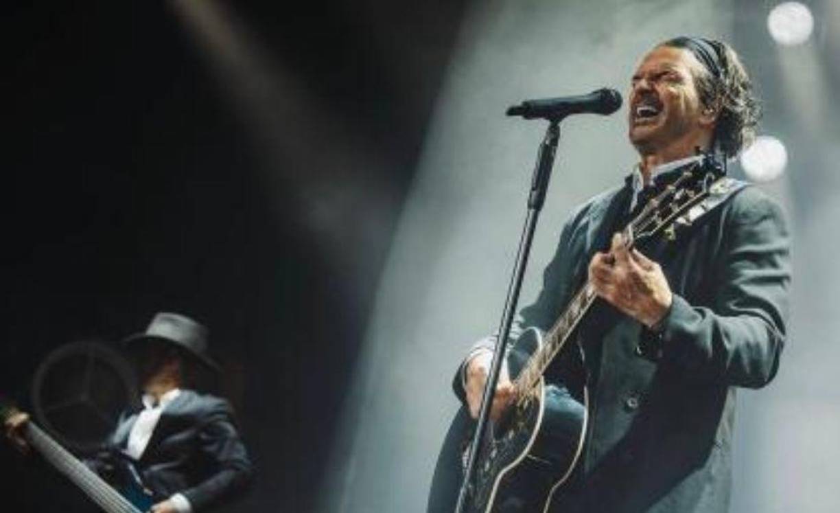 La noticia ha sorprendido a los seguidores del cantante.