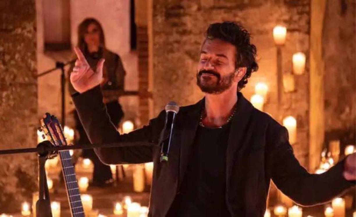 La cual señaló que la también actriz fue fuente de inspiración para el guatemalteco quien le dedicó donde sus éxito muy marcados como Desnuda y Santo Pecado, las cuales son muy cantadas y recordadas hasta la actualidad.