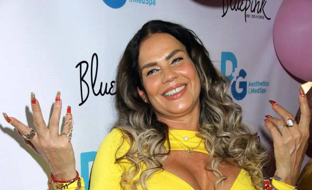 “Que se busque otra anaconda, ya me conocen todos mis bebesnius, que se busque otra que un clavo saca otro clavo”, dijo la vedette. 