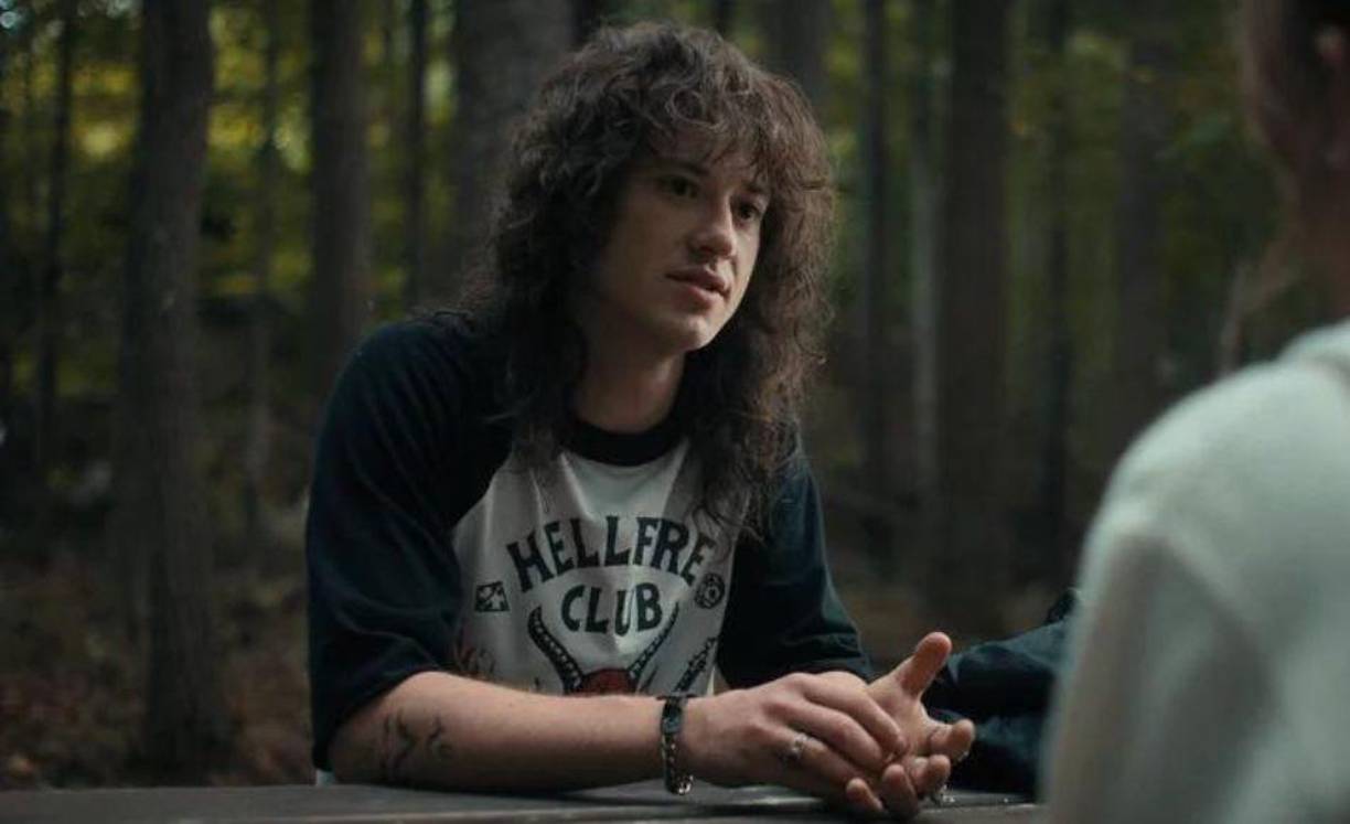 A pesar de que la muerte de Eddie se siente inevitable debido a que esta temporada se apoya en el deseo del personaje de ser tan valiente y desinteresado como lo es en una campaña de D&amp;D, todavía golpea fuerte. De todos los personajes de esta temporada, Eddie Munson de Joseph Quinn trajo tal vivacidad, patetismo y las mejores partes de la era de Christian Slater de finales de los 80 a principios de los 90 a “Stranger Things”.