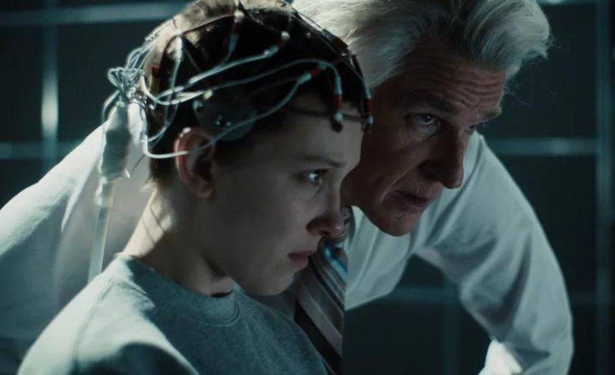 La muerte de papá en la temporada 4 de “Stranger Things” no fue una gran sorpresa. Sin embargo, la forma en que El lo manejó ciertamente lo hizo. Al igual que en las historias de temporadas anteriores, Papá y El se reconcilian solo para que su captor la traicione por sus propios objetivos. 