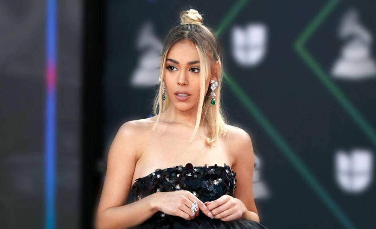 “Estoy descubriendo muchas heridas emocionales de hace muchos años que no sé por qué se están desbloqueando ahora mismo escuchando la letra de una canción y me pongo a llorar de la nada”, agregó la actriz de Élite.