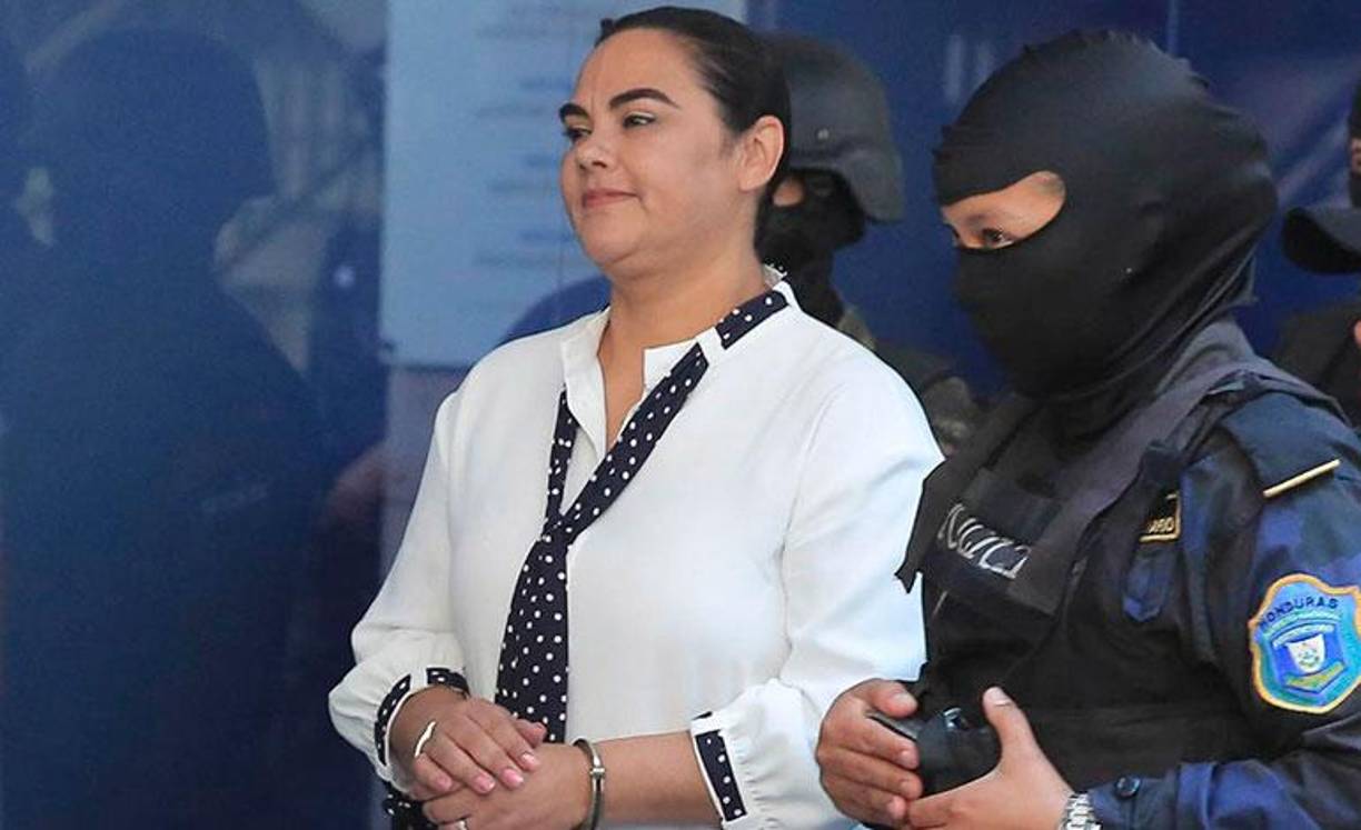 Recomienda, además, un análisis con un especialista en psiquiatría de un hospital público “para darle seguimiento a su cuadro depresivo y de ansiedad, así como valorar la necesidad de continuar o modificar la terapia indicada”. Asimismo, hacerle una evaluación psicológica para brindar terapia para ayudarle a sanar los cuadros de depresión y ansiedad.