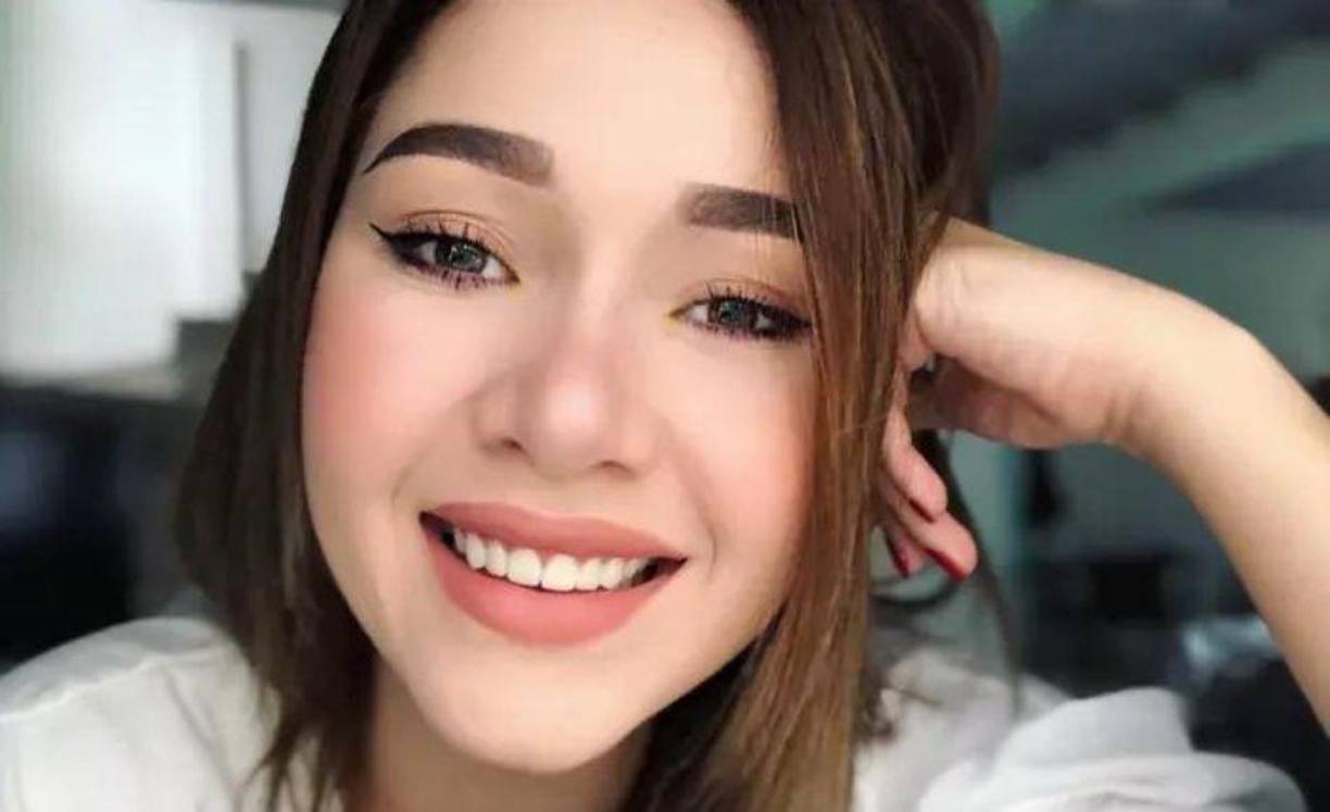 “Sucedió uno de mis miedos, convulsionar en público, ya me ha pasado en el teatro me retiré varios meses por eso”, dijo. 