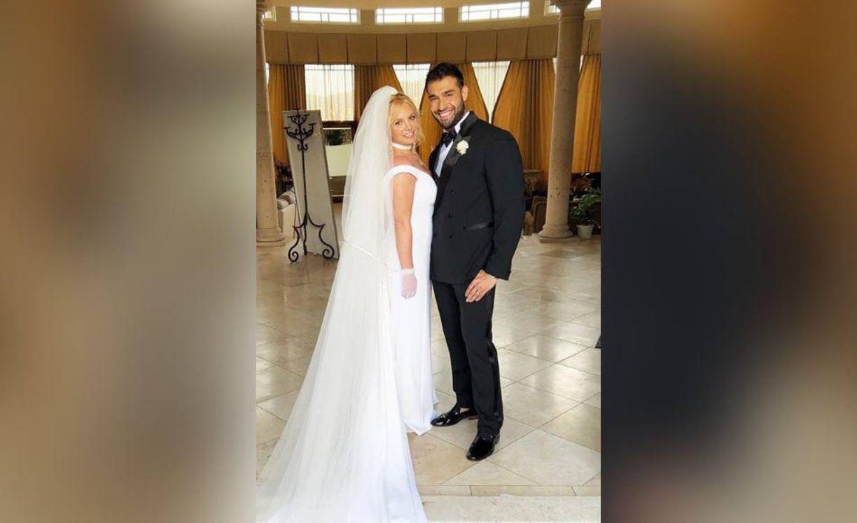 Seis meses después de recuperar su libertad, tras más de una década sometida a una férrea tutela paterna, la cantante, de 40 años, se ha casado con el iraní Sam Asghari, de 28.