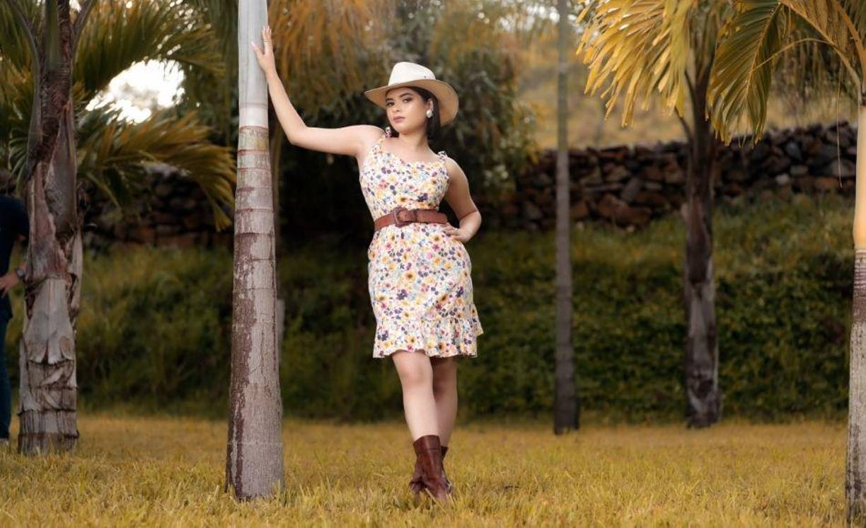 Color favorito es el negro, su pasatiempo es escuchar música, pasante de la carrera de derecho. Proyección social: donación de Canastas familiares a familia de escasos recursos económicos.