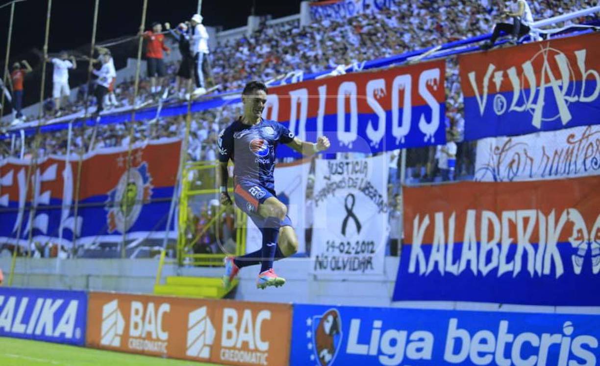 Apenas a los 12 minutos, Roberto Moreira se encargó de abrir el marcador en el clásico Olimpia vs Motagua.
