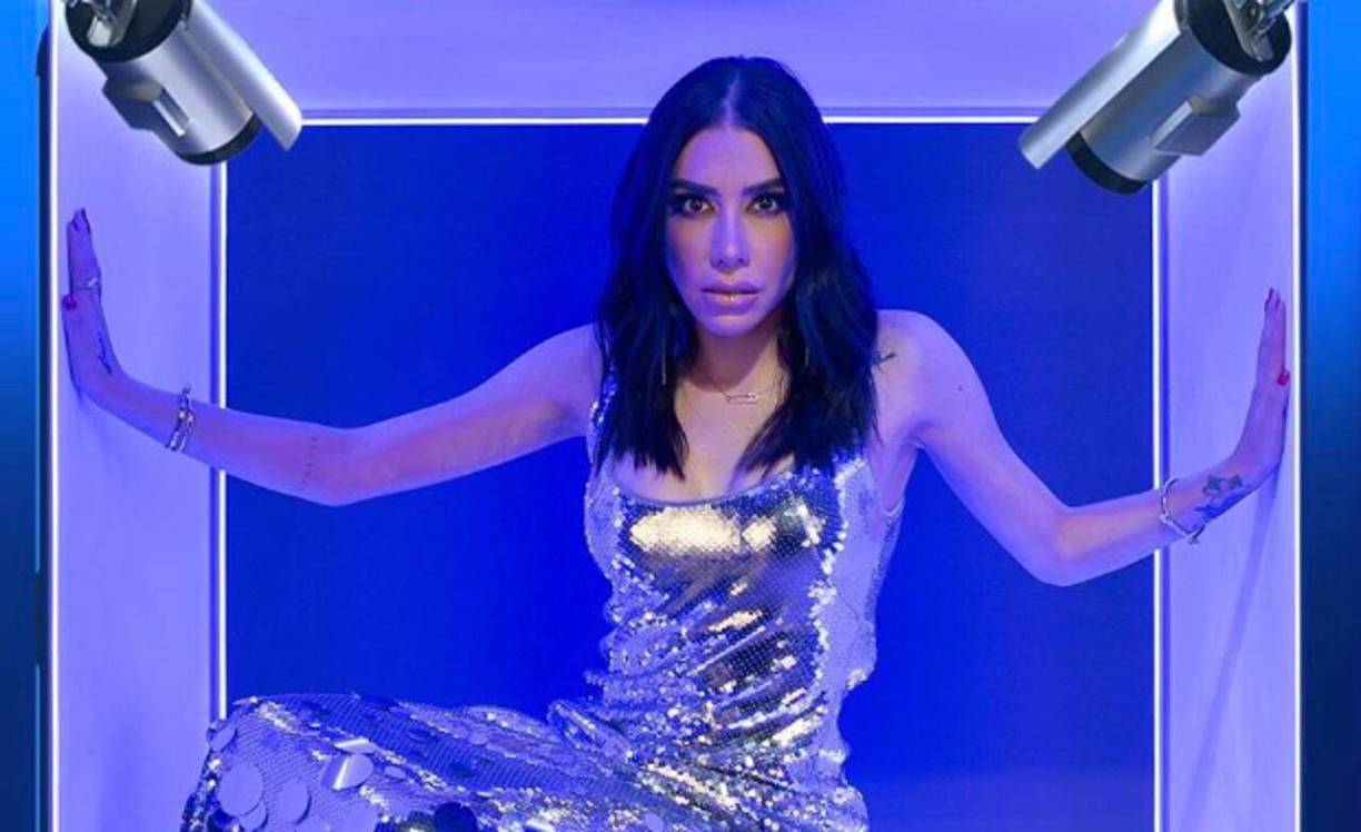 ”Ya no hay pretextos para no estar bien, y hay que darlo todo. Darlo todo, dar lo mejor en cada día; alegres y divertidos como somos. ¡Qué tenga paz, que le vaya bien!, qué disfrute a su familia y también que fue una desición sabia”, comentó Karime Pindter quien ya había visto el sufrimiento de sus compañeros Gala y Arath ante el comportamiento de Adrián, quien se burló en varias ocasiones de los medicamentos antidepresivos que tomaban ambos, y quienes ya habían hablado de su deseo de abandonar el programa por su culpa.