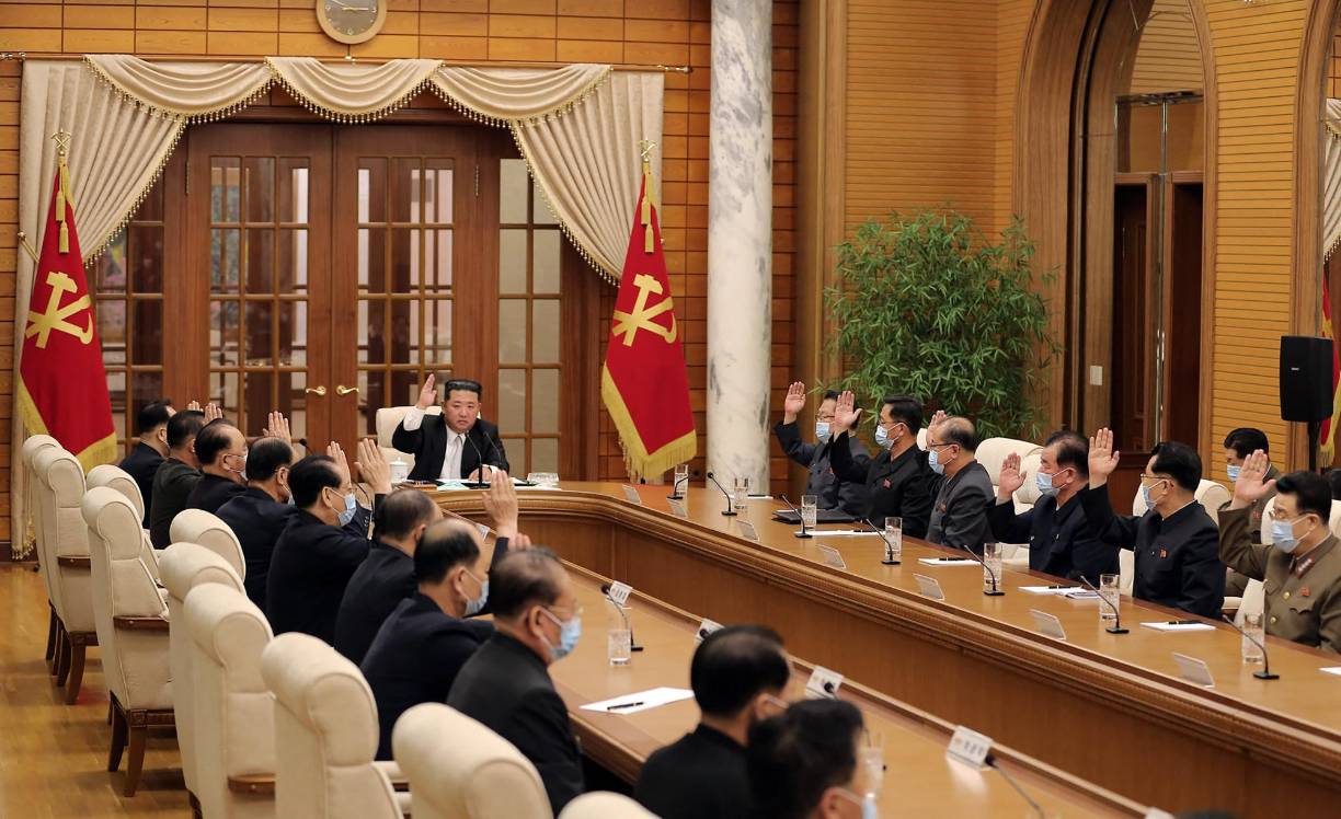 Según la Organización Mundial de la Salud el pasado 31 marzo el régimen norcoreano solo ha testado desde que empezó la pandemia a 64,207 personas, apenas un 0,5 % de sus 24,7 millones de habitantes.