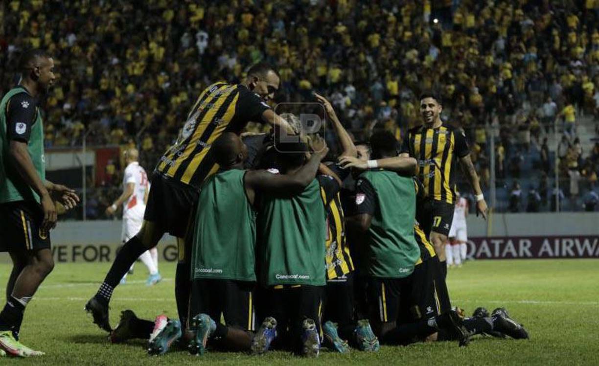 El Real España se convirtió en el primer equipo centroamericano en clasificar a la próxima Liga de Campeones de Concacaf, competición que reúne a equipos mexicanos, estadounidenses y caribeños. 