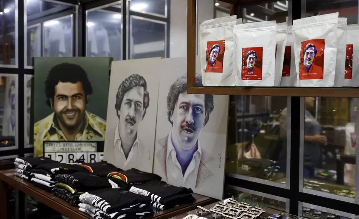 “Mi papá vivió una guerra, todas las cirugías, también tuvo que pagar, tantos años sosteniendo hogares, eso tuvo que afectarle sin generar ingresos”, explicó, haciendo alusión al alto costo emocional y financiero que enfrentó su familia tras la muerte de Pablo.