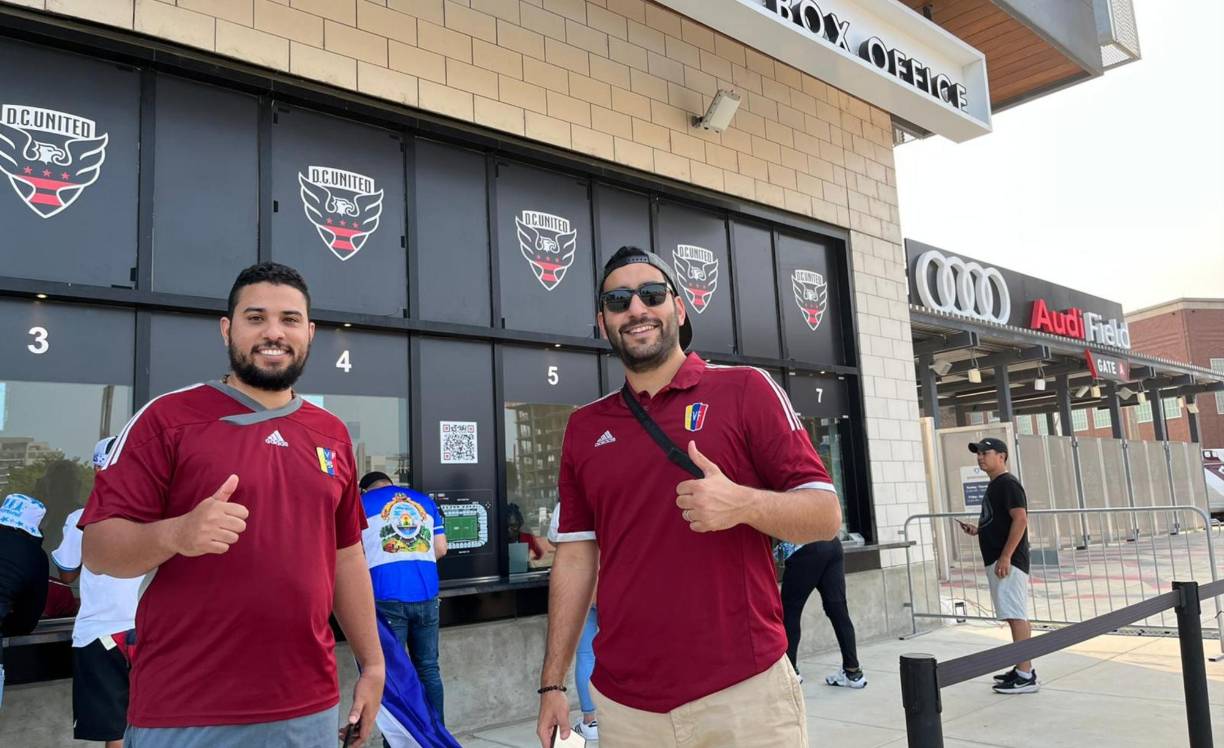 Los venezolanos no se quedaron atrás y llegaron al recinto deportivo. 