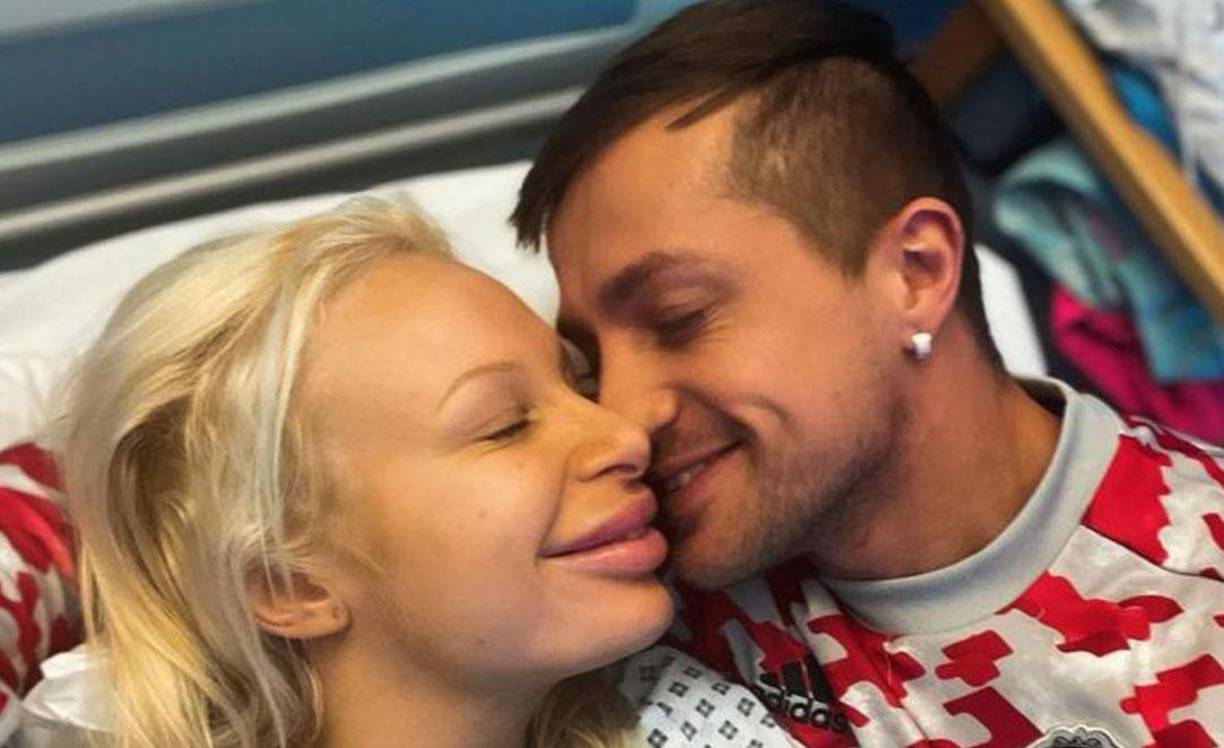 Oliver era un conocido exfutbolista del Crystal Palace y también actor de cine para adultos, conocido artísticamente como Damian Oliver, quien ha muerto con tan solo 34 años. 