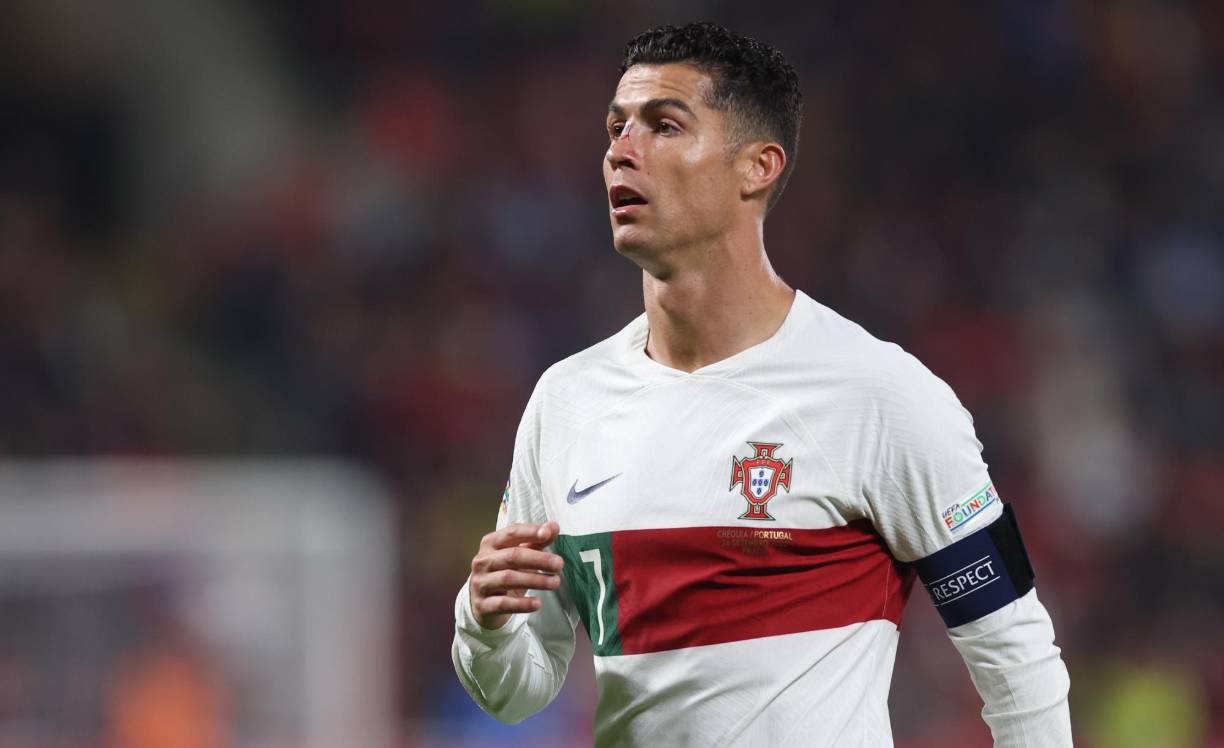 Portugal goleó 4-0 a República Checa en un juego donde CR7 dio el susto tras el golpe recibido y además se marchó molesto por no marcar.