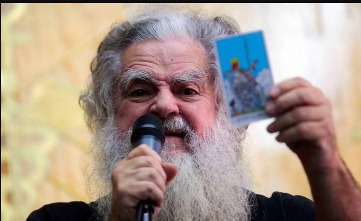 “Yo creo que es una mujer que ha sufrido, sí va a tener éxito aunque para que una telenovela tenga éxito debe tener enemigos y amigos, unos van a estar de acuerdo, pero mucha gente la va a ver, entonces sí va a tener éxito”, dijo.