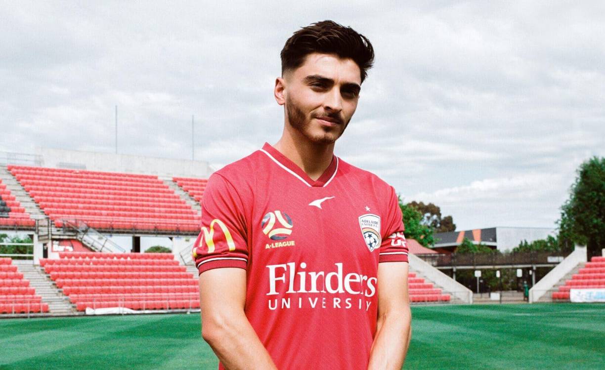 Josh Cavallo - El jugador australiano fue noticia al declararse homosexual en octubre de 2021. “Ha sido un viaje llegar a este punto en mi vida, pero no podría estar más feliz con mi decisión de salir del clóset. He luchado con mi sexualidad durante más de seis años y estoy contento de aparcar al fin todo este dilema interior”.