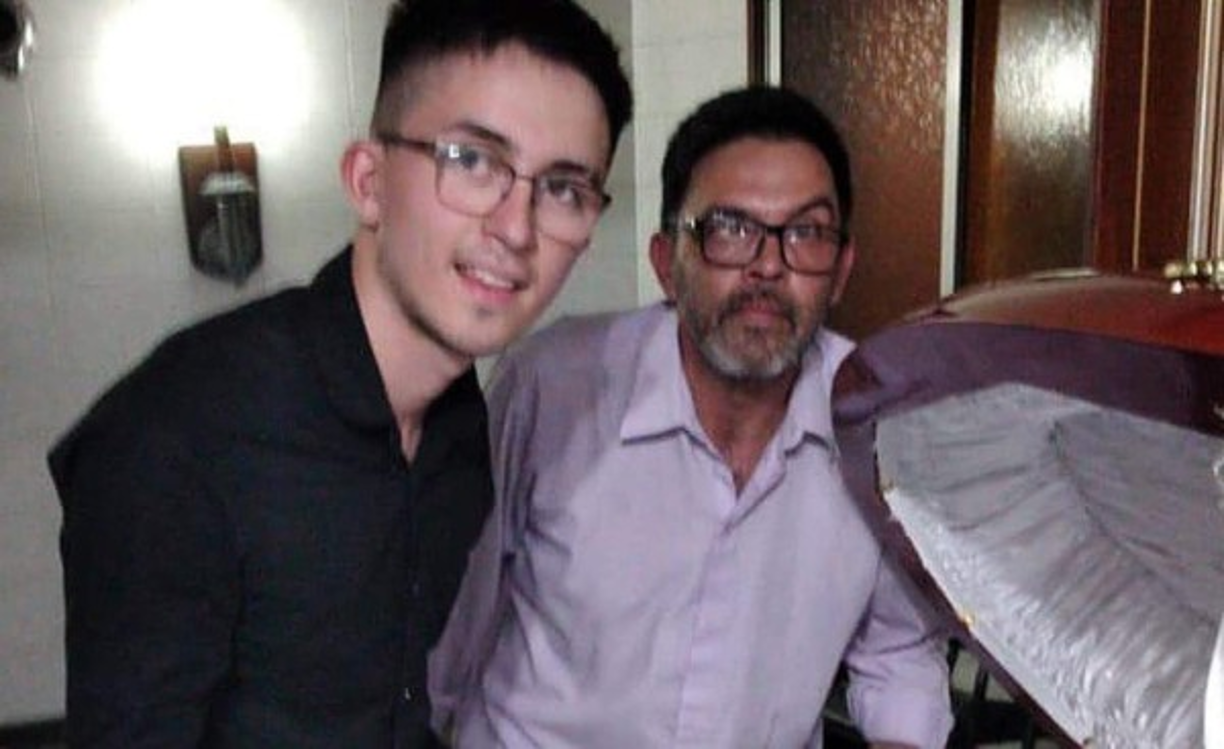 Empleados de la Morgue Judicial que prepararon el cuerpo tuvieron la imprudencia de fotografiarse junto a él y compartir la fotos en redes.