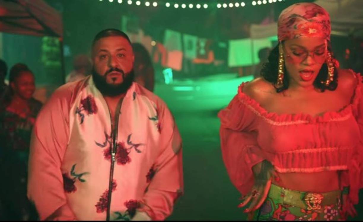 Muy sexy, Rihanna se muestra con un estilo y son latino en el videoclip, en el que la acompañan DJ Khaled y Bryson Tiller.