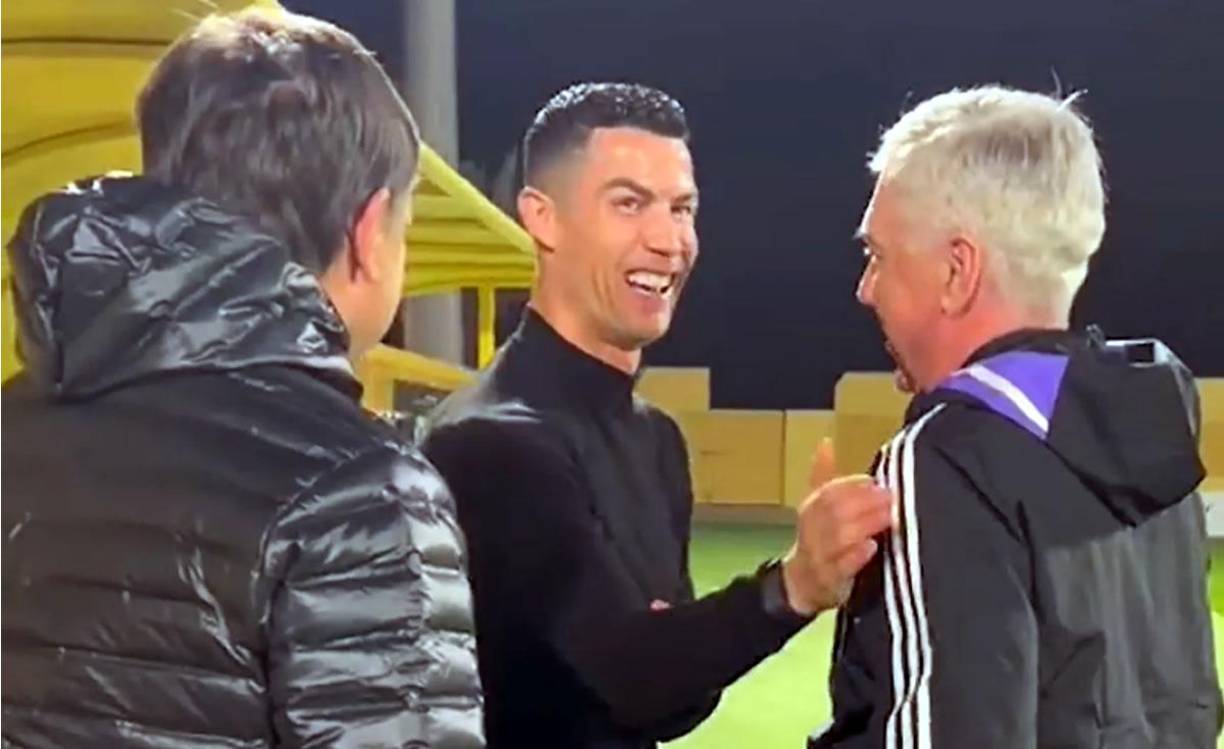 Cristiano Ronaldo saludó al entrenador italiano Carlo Ancelotti, quien lo dirigió en el Real Madrid.