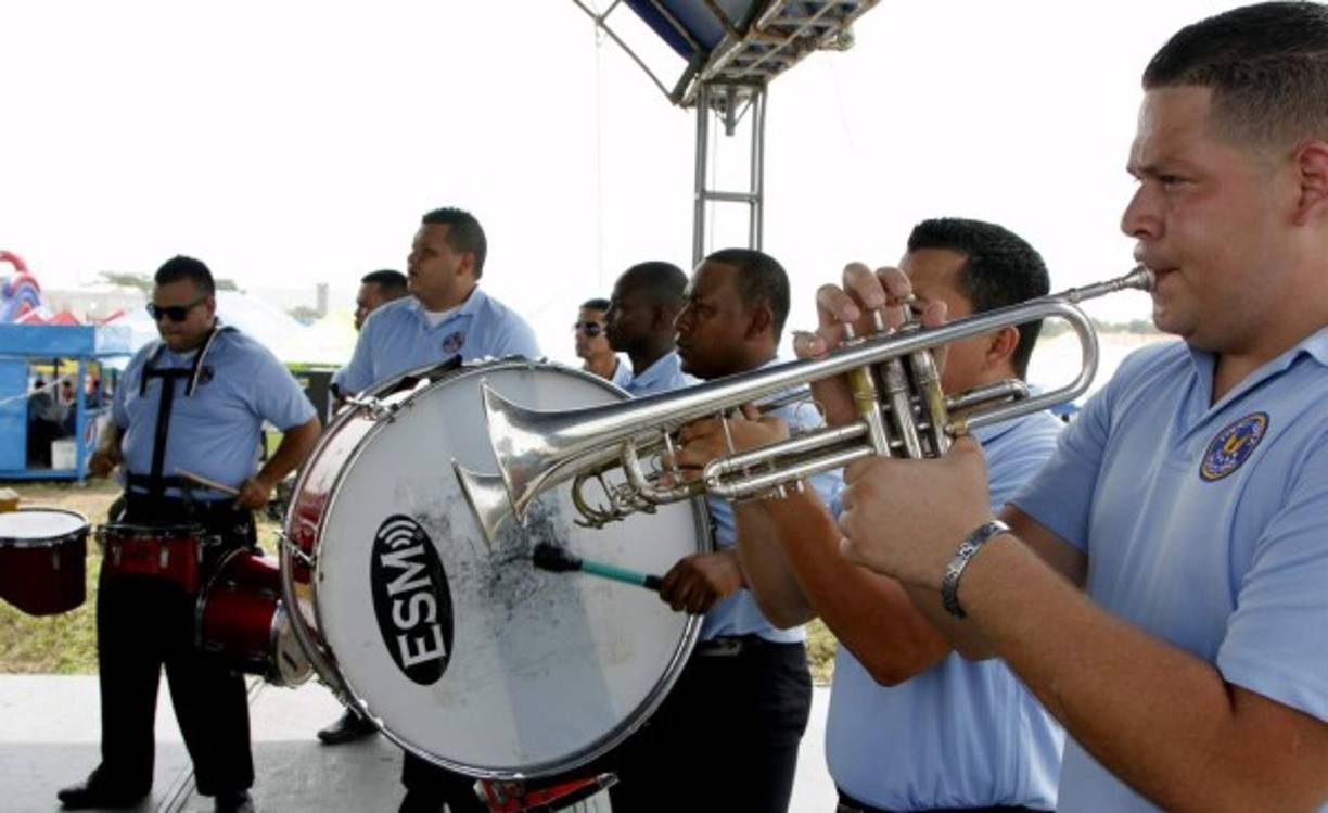 La banda musical de la base aérea Armando Escalón de San Pedro Sula.