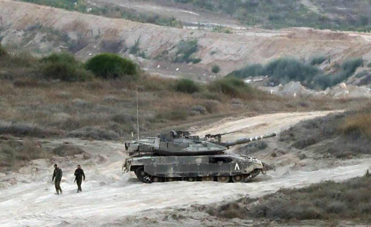 La tensión ha aumentado en la frontera con Gaza desde que comenzaran las protestas de la Gran Marcha del Retorno el pasado 30 de marzo, fecha desde la que han muerto 121 palestinos por fuego del Ejército israelí, la mayoría en las manifestaciones semanales y varios también en incidentes violentos. <br/><br/>El ejército israelí ha redoblado su seguridad en la frontera.