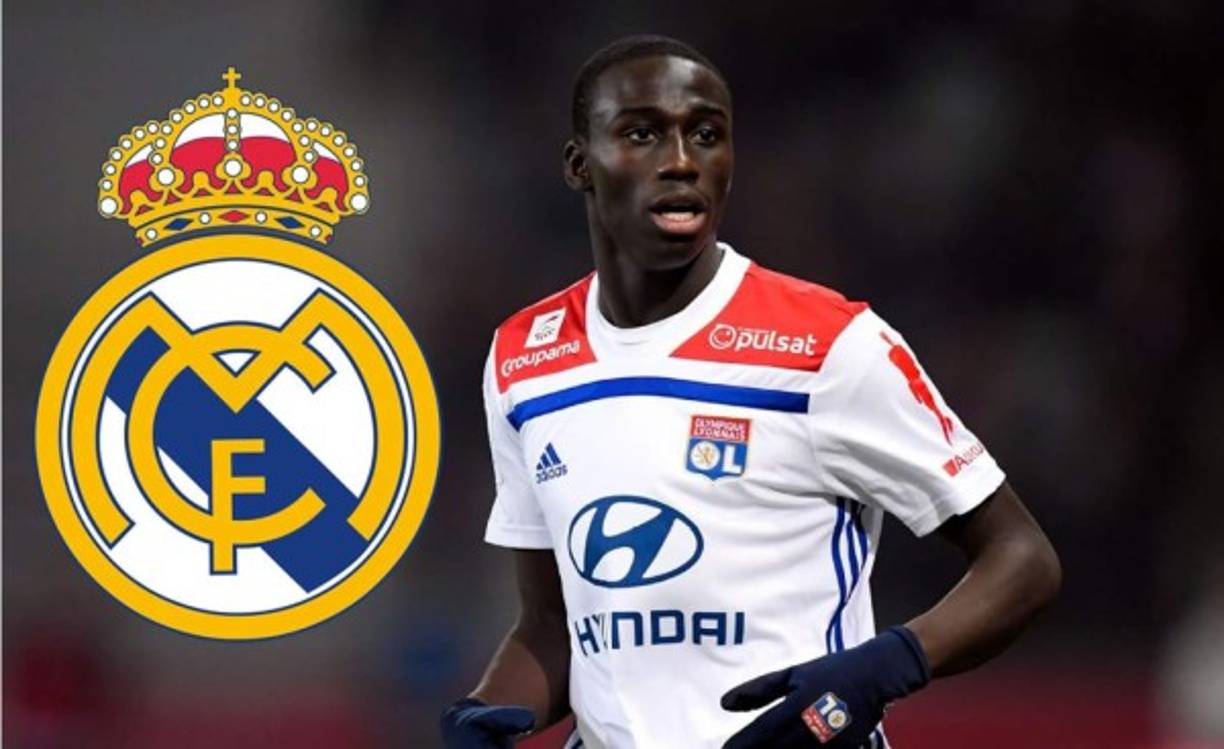 El diario As asegura que Ferland Mendy será nuevo lateral izquierdo del Real Madrid. El jugador francés, que milita en el Olympique de Lyon, ha estado hablando con Zidane en los últimos días para interesarse por los planes del técnico francés, que le ha estado informando de cuál va a ser su rol en el Real Madrid. En un primer momento, el defensa competirá con Marcelo (31 años), mientras que Sergio Reguilón (22 años) saldrá cedido una vez que haya renovado su contrato con los blancos. El citado medio publica que el deseo de Zidane es tener una plantilla con jugadores jóvenes y contrastados para poder hacer frente a los problemas que pueda tener a lo largo de una temporada.