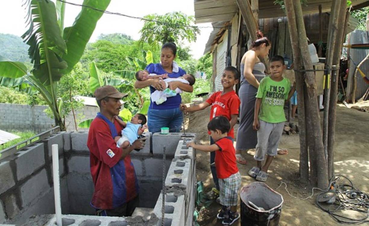 Para ayudar a esta familia puede comunicarse al 9604-4100 o hacer depósitos a la cuenta 2011-5290-30 en Davivienda a nombre de María Carmen Mendoza.