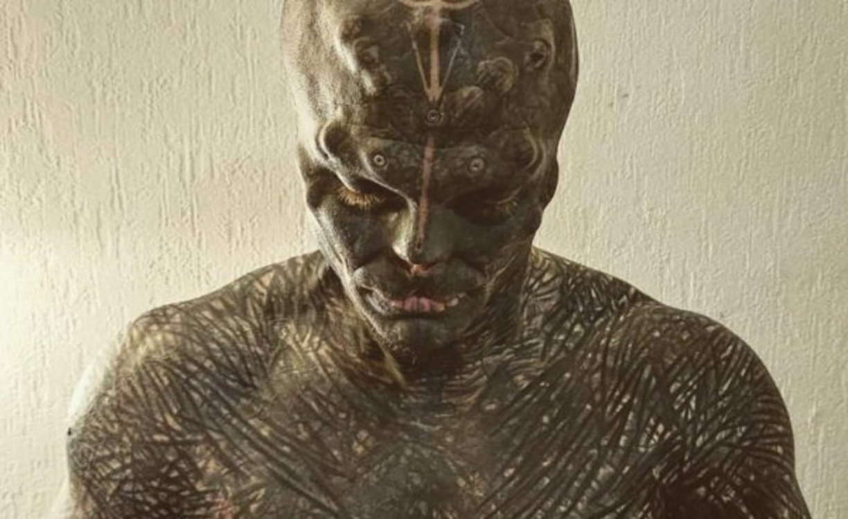 La obsesión de un francés por convertirse en un 'Alien', le ha provocado grandes problemas para comunicarse, perdiendo parte de su capacidad de hablar.