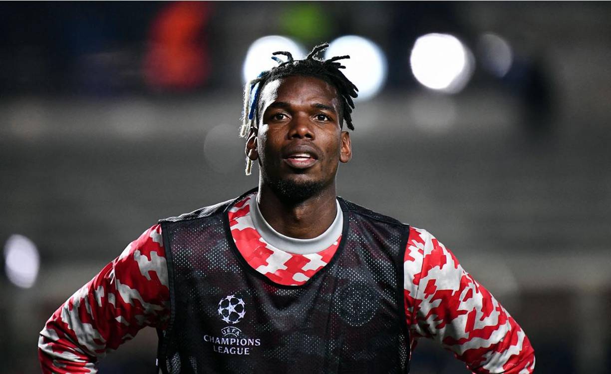El Manchester United no tira la toalla y quiere retener a Paul Pogba. El centrocampista francés finaliza su contrato a final de temporada y, ante los posibles intereses de otros clubes potentes de Europa, en Old Trafford están dispuestos a tirar la casa por la ventana para quedarse con él. Informa The Sun que la última oferta de renovación rondaría el medio millón de libras a la semana, que es como se calculan los sueldos en Inglaterra. Al cambio, algo más de 30 millones de euros al año, con lo que sería el jugador mejor pagado de la historia de la Premier League.
