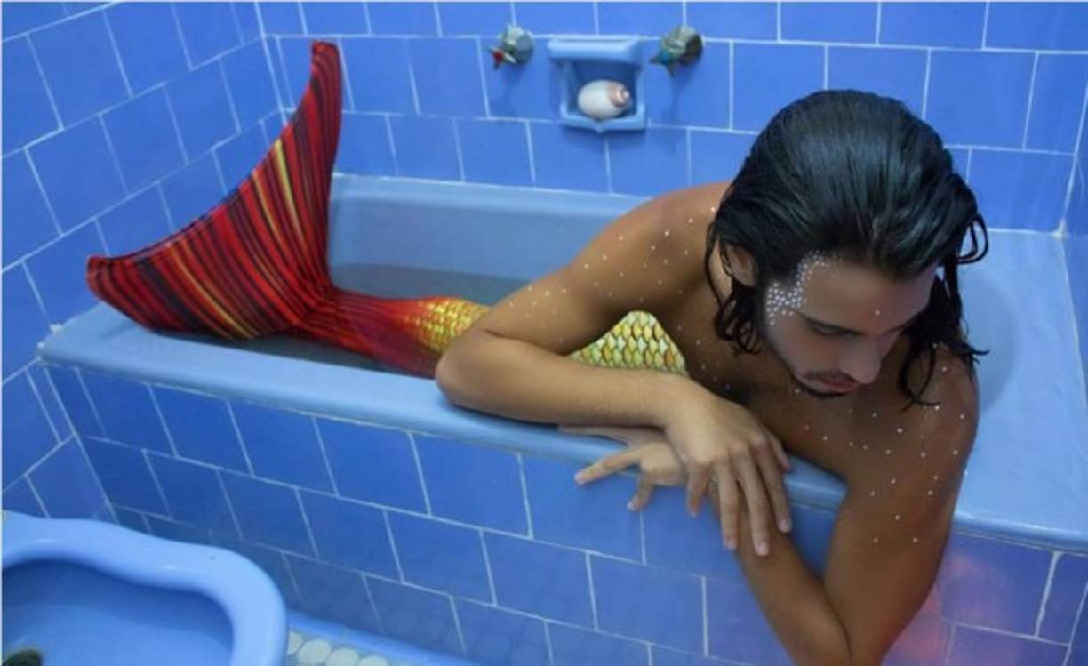 Este joven de 22 años si que se inspiró por la película de 'La Sirenita'. <br/><br/>