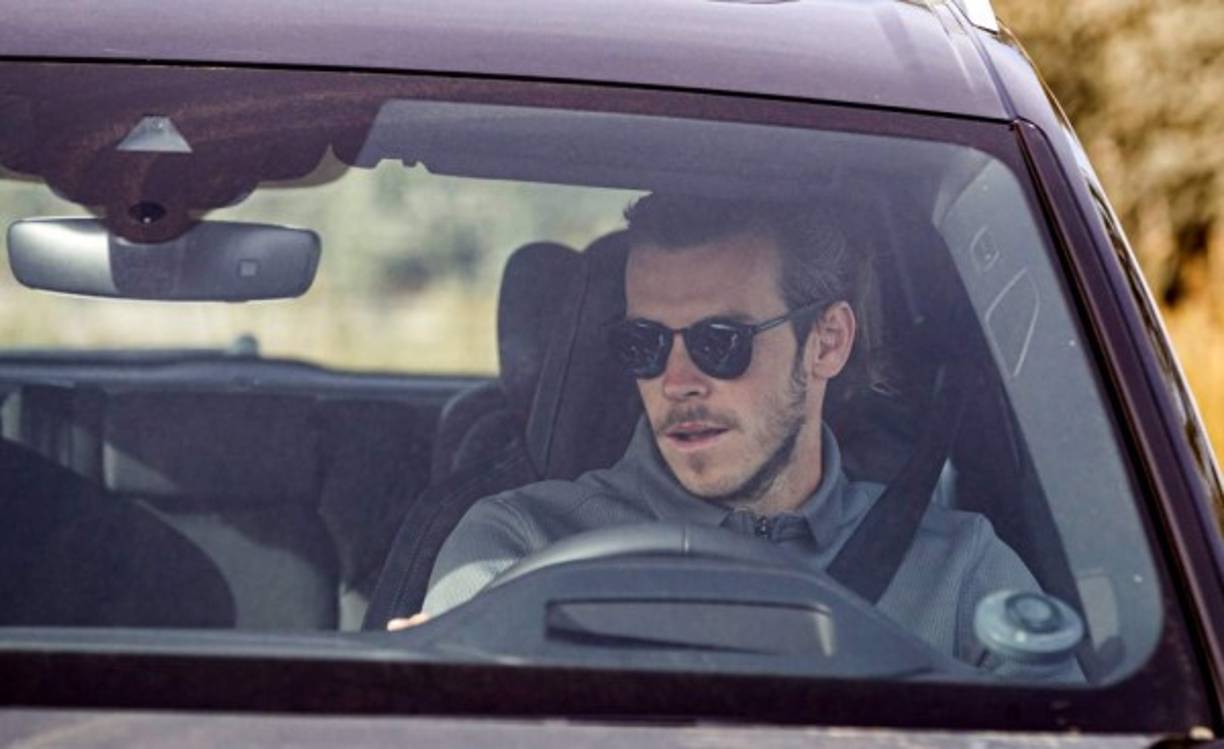 El galés Gareth Bale fue otro de los que llegó en su respectivo vehículo.