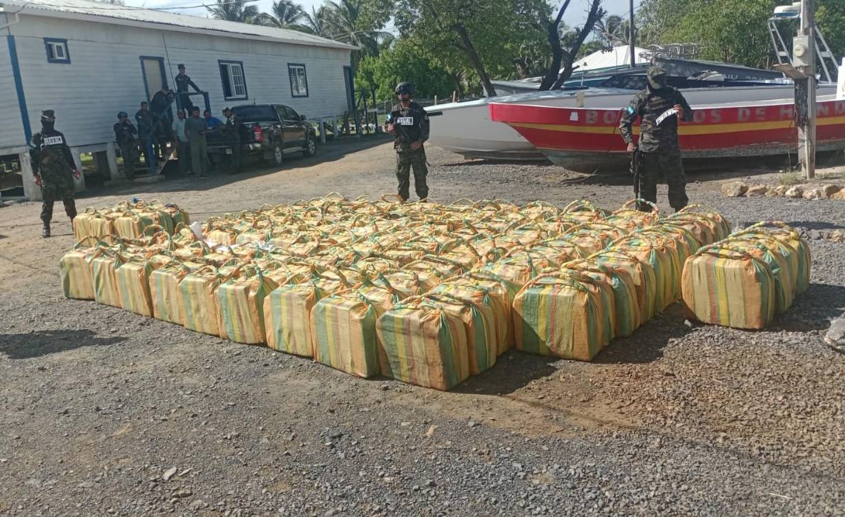 La droga será trasladada por las autoridades hondureñas desde la zona insular de Honduras hacia la capital Tegucigalpa. 