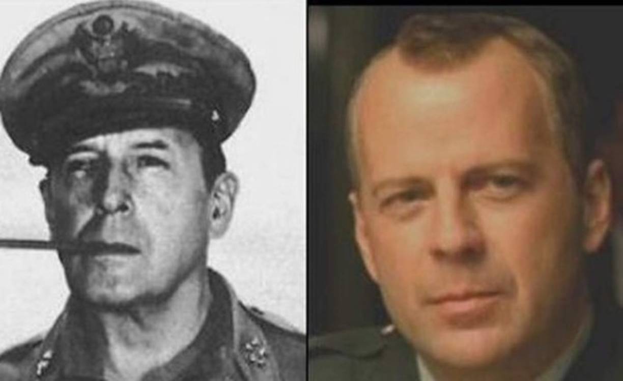 Douglas MacArthur y Bruce Willis<br/>MacArthur nació en enero de 1880 y murió en abril de 1964. Fue un militar estadounidense que participó en la Segunda Guerra Mundial.<br/>