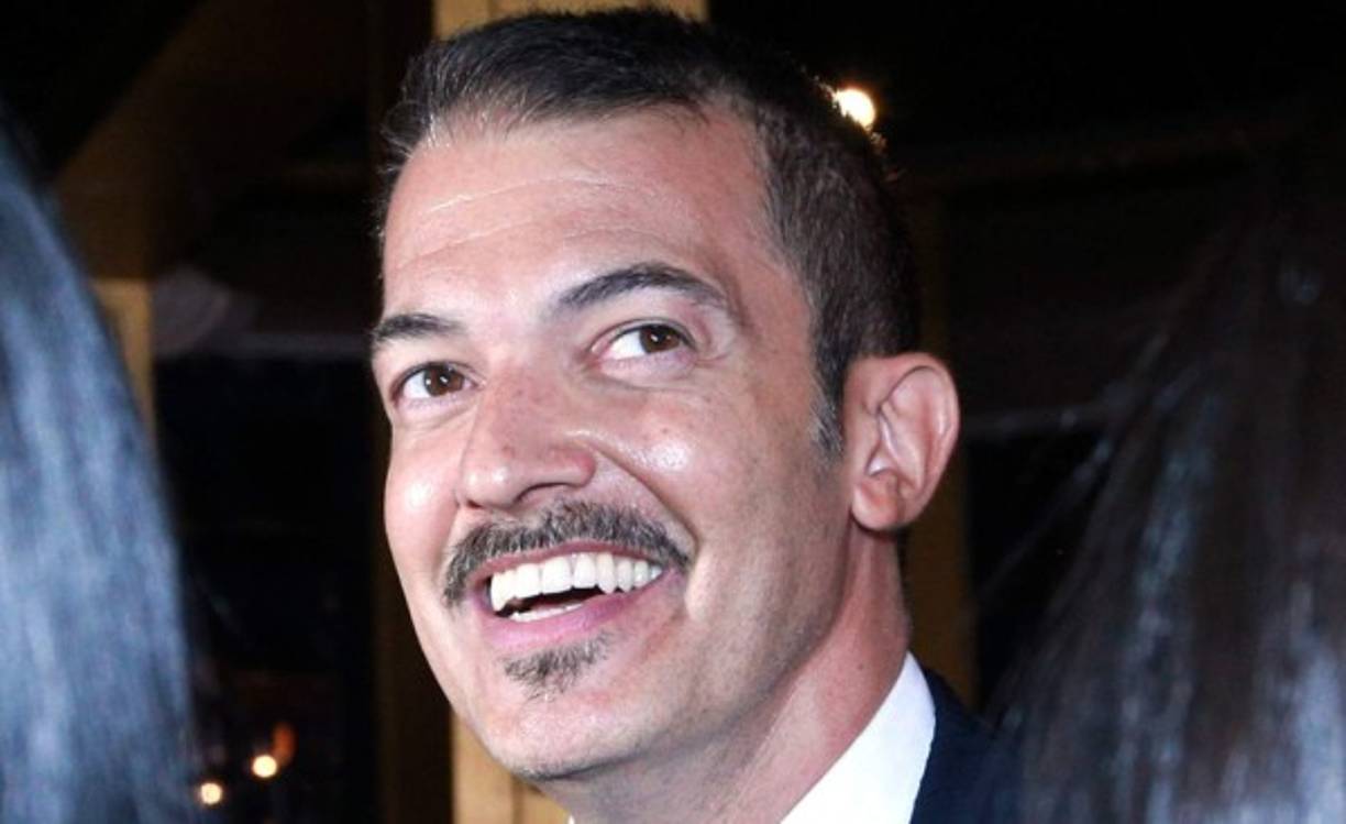 Fernando del Solar no está dispuesto a ser derrotado por el cáncer. Y es que tras ser diagnosticado con dicha enfermedad en el 2012, el argentino ha demostrado que tiene una gran fuerza y valentía para superar este desafío. Para Fernando, la batalla comenzó el 12 de julio, cuando se enteró que tenía un tumor maligno en el pulmón derecho, al acudir a un chequeo médico por sufrir de dolores al respirar.