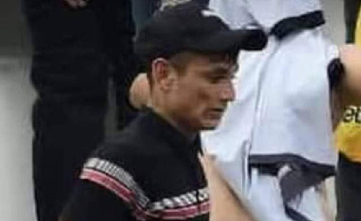 La Policía Nacional de Honduras por medio de sus redes sociales ha mostrado el rostro del aficionado que cobardemente golpeó a la subinspectora Denia Michell Contreras.