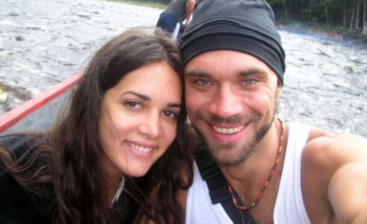 La también ex Miss Venezuela fue víctima de un robo mientras viajaba en su país natal junto a su pequeña hija Maya y su esposo, Thomas Henry Berry.<br/><br/>Tras recibir varios balazos, los padres de Maya murieron.