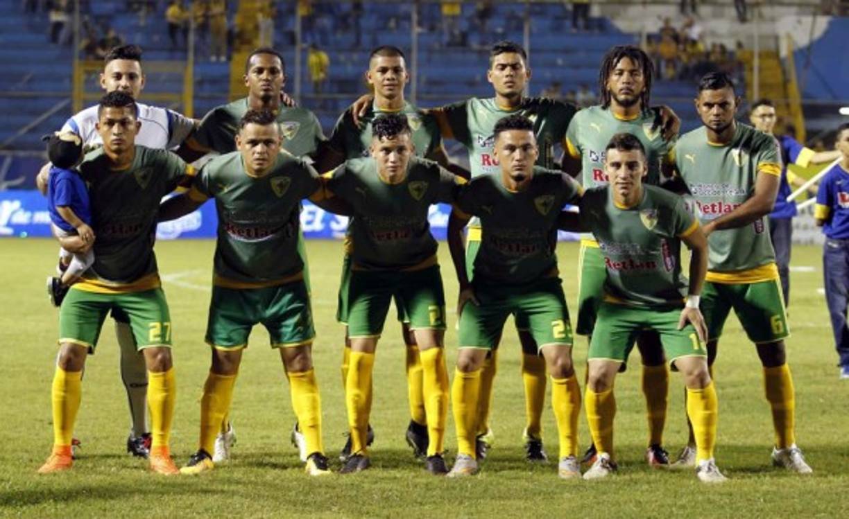 Con la intención de evitar el descenso en el máximo circuito, Social Sol de Olanchito ha cambiado la mayor parte de su plantilla de cara al torneo Clausura 2016-2017, incluso este miércoles anunció a su refuerzo número 13 que se integrará al plantel en el transcurso de la semana. Se trata de un delantero hondureño del que no se reveló el nombre para no 'entorpecer' las negociaciones.