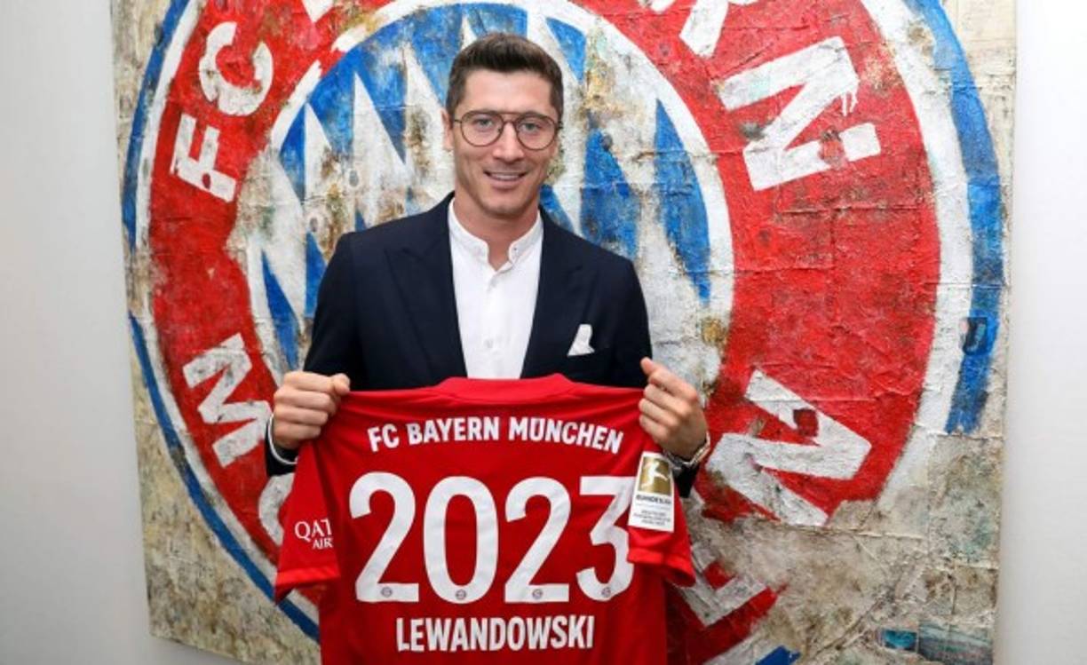 Grandes noticia en el Bayern Múnich. El club bávaro anunció la renovación de contrato de su goleador, el polaco Robert Lewandowski por cinco años más.