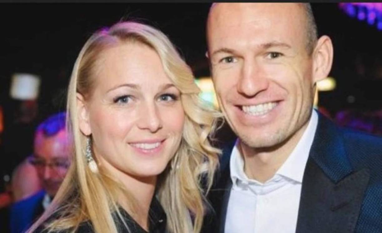 Robben pasó la cuarentena junto a su esposa. En su relató mostró los peligros del coronavirus, a la vez que comentó que su pareja logró superar la enfermedad tras estar varios días pasándola mal.