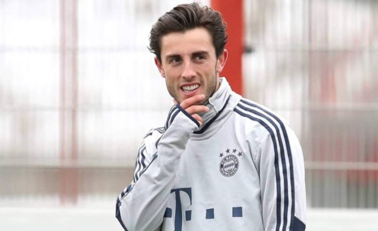 Álvaro Odriozola: Actualmente está a préstamo en el Bayern Munich, no tiene lugar para regresar, ya que la institución prefiere darle espacio a otro lateral en el Real Madrid.