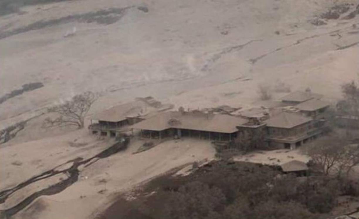 En Guatemala también están activos los volcanes Santiaguito (oeste) y Pacaya (20 km al sur de la capital). Fotos: AFP/Twitter/www.lareunion