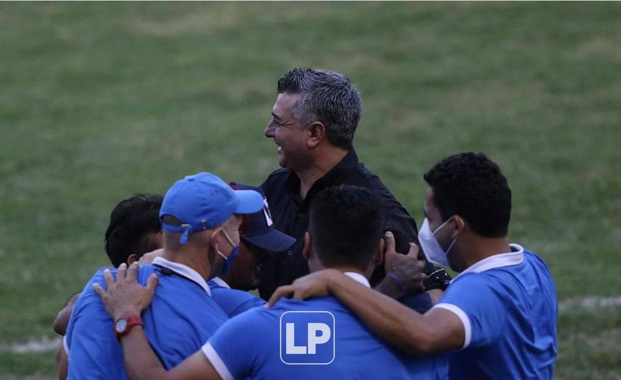 La felicidad de Diego Vázquez en los goles de Motagua ante Platense.